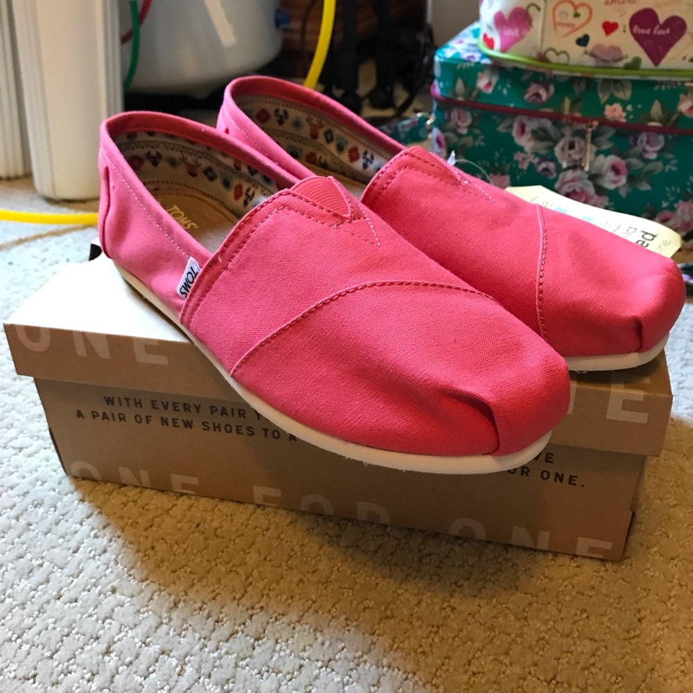 Coral Toms BNWT